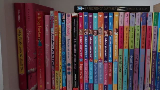 AT LONG LAST, A BOOKSHELF TOUR! | LIBRARY MAKEOVER SERIES, EPISODE 1 смотреть онлайн