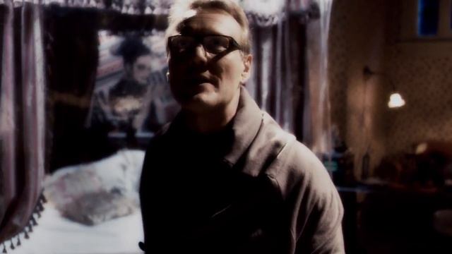 Father goes to see hias daughter and calms her down patiently смотреть онлайн