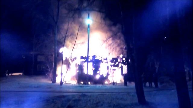 Пожар расселённого жилого дома от 05.03.2018 г.Братск смотреть онлайн