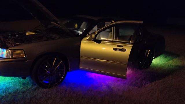 2003 to 2011 Lincoln Towncar custom color changing halo headlights смотреть онлайн