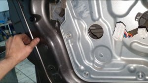 Nissan Qashqai - Снятие обшивки водительской передней двери