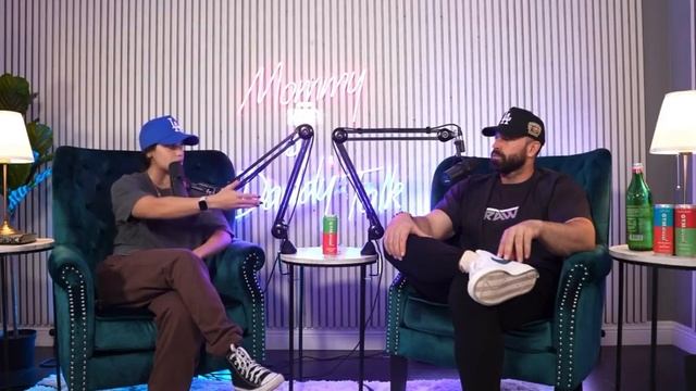 Sara Saffari apologizes to Sneako for flipping out & blackmailing him смотреть онлайн