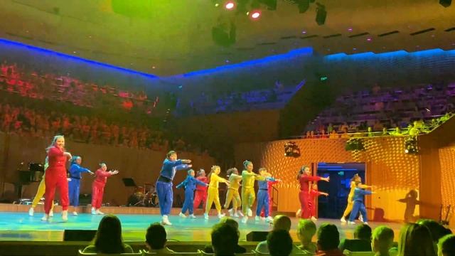 Sydney Opera House performance by West Ryde public School dance group смотреть онлайн