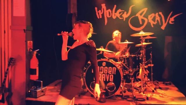 Imogen Brave 'The Pressure' LIVE @ Enigma Bar, Adelaide 01/10/11 смотреть онлайн