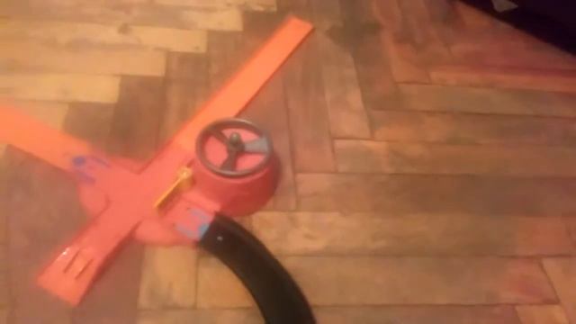 Наш Hot Wheels - треки, лифт, мойка, мёртвая петля, катапульта для запуска машин смотреть онлайн