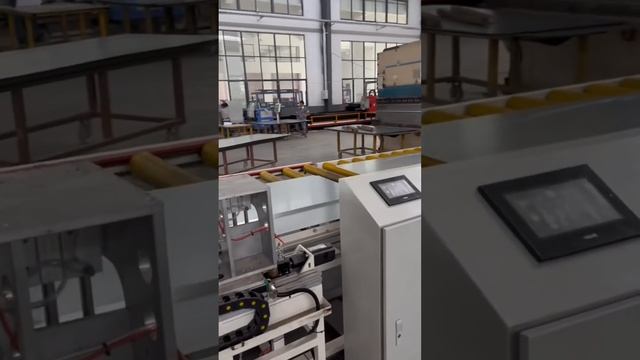 Электрическая фальцевальная машина для листового металла . Дверь, финишная обработка заготовки смотреть онлайн