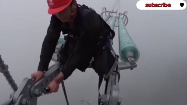 The bravest workers in the world|دنیا کے ناقابل یقین ورکر جن کی تنخواہ 28 لاکھ ہے смотреть онлайн