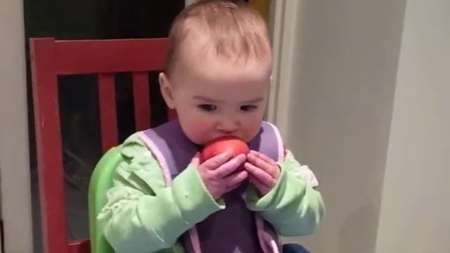 I am eating an apple смотреть онлайн