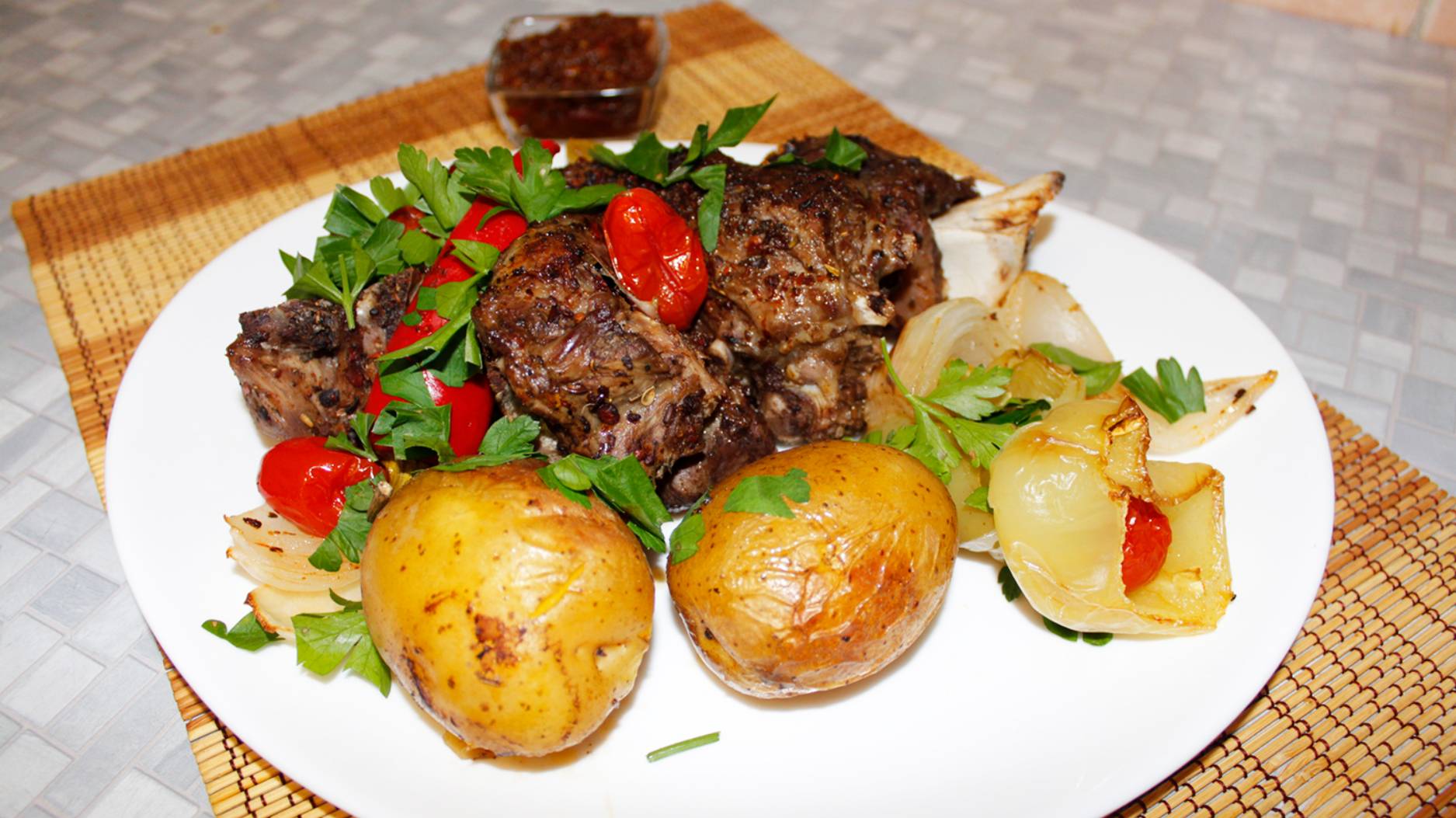 Баранья шея запеченная с овощами смотреть онлайн