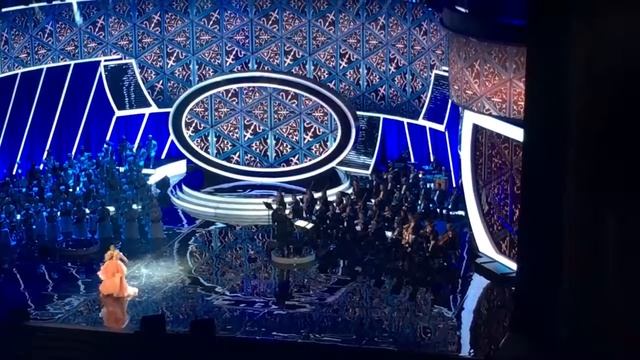 Opera singer in the Kremlin Palace. Kazakhstan concert. смотреть онлайн