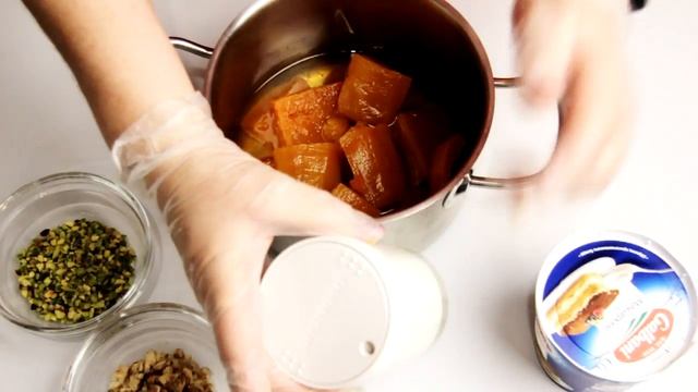 Сладкая тыква Kabak Tatlisi или десерт из тыквы. Турция.