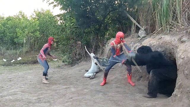 A brave squad of 3 spider-men and a smart pitbull dog destroy 1 king kong and 1 monster смотреть онлайн