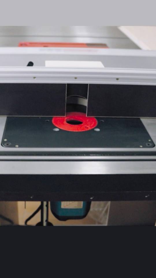 Как установить ручной фрезер в стол | Пластина из HPL Woodwork RPW-03 для крепления фрезера в стол смотреть онлайн