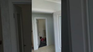 установка дверей,и поклейка обоев