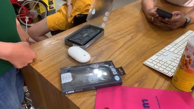 Chống sốc UAG Monarch Carbon Fiber iPhone XS Max смотреть онлайн