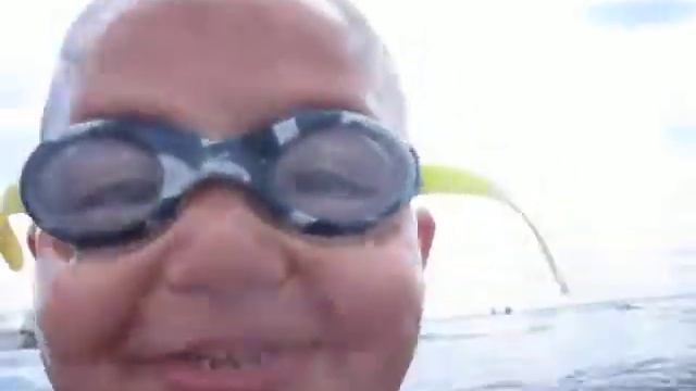 Almost Brave Man Wade getting a scallop смотреть онлайн