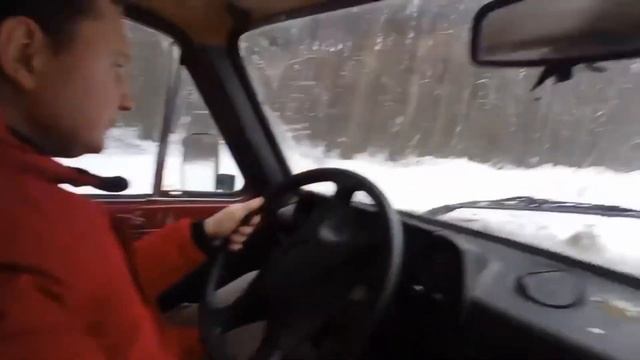 ЧУТЬ ДВЕРЬ НЕ ОТОРВАЛИ В ЛЕСУ НА НИВЕ смотреть онлайн