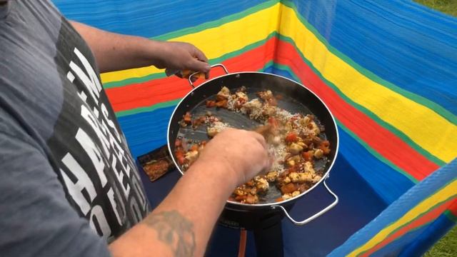 Paella cooked on the Cadac Safari Chef 2. Just perfect. смотреть онлайн