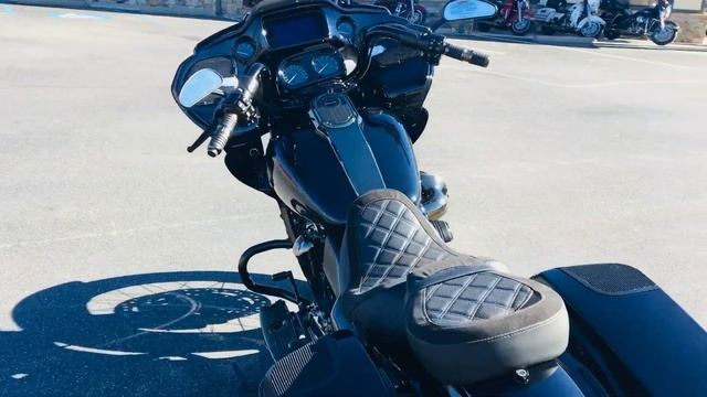 2022 Road Glide CVO in Blue Steel and Scorched Chrome смотреть онлайн