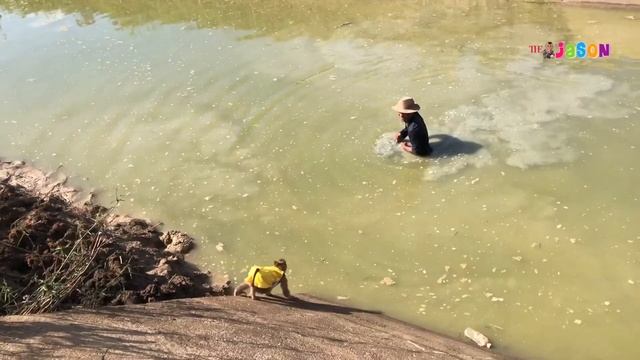 Brave Jason Curious To Play In Canal Stalking Fisherman смотреть онлайн