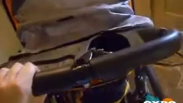 InStep Safari Swivel Stroller! смотреть онлайн