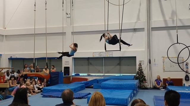 Alex & Lucy Trapeze Doubles - Circus Showcase 2018 смотреть онлайн