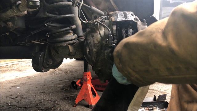 Mercedes W463 G Wagon How To, Front Brake Pad Replacement With Ceramic Pads