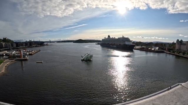 On top of Oslo Opera/Ballet Building overlooking a part of Oslo Harbor. смотреть онлайн