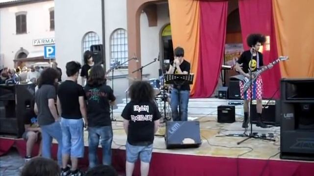 yellow hunter doom - Fight Like A Brave (live sagra sapori) смотреть онлайн