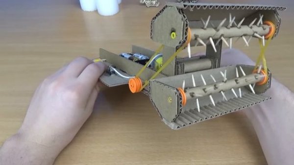 Нуб создал машину для уничтожения блоков Майнкрафт ! Как сделать комбайн - шредер из картона !