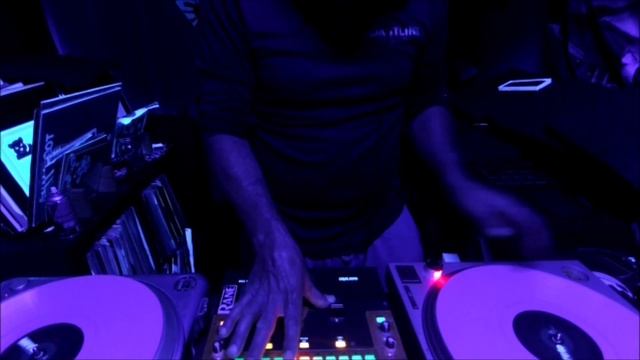 Side B - Electro Mixtape 11/9/23 (GROW, Records, International Chrome!!! Turntable live Mix, Dj ) смотреть онлайн