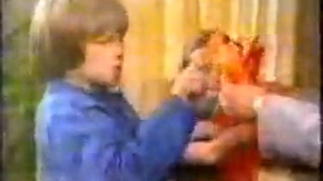 'Skyways' w. Kylie Minogue and Jason Donovan - 1979 смотреть онлайн