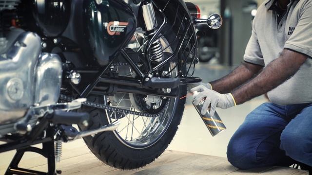 All New Classic 350 DIY | CHAIN CLEANING & LUBRICATION смотреть онлайн