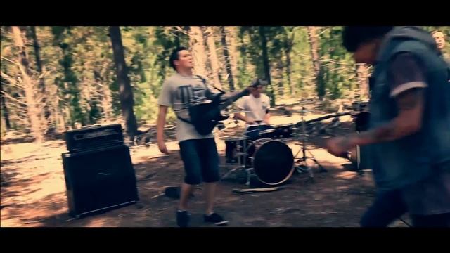 Interview With An Escape Artist - Face Of The Brave (OFFICIAL MUSIC VIDEO) смотреть онлайн