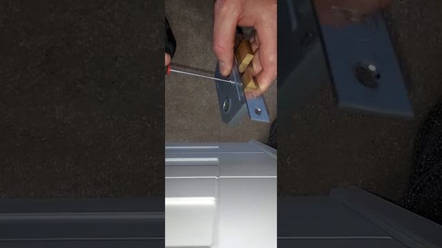 fixing a Yale P-M236-CH-63 64mm Polished Chrome effect Metal 2 lever Sashlock. смотреть онлайн