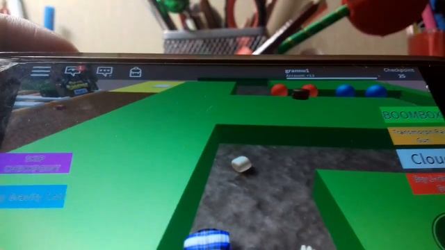 Играю в ROBLOX ПОБЕГ ОТ IPHONE X смотреть онлайн