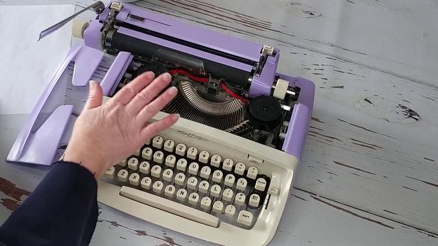 TYPING TUTORIAL & DEMO | CURSIVE FONT! | 1966 Royal Safari Vintage Typewriter смотреть онлайн
