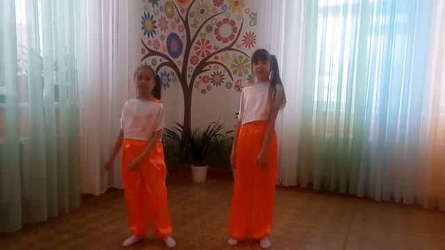 Дуэт " Карамельки" , песня " Папа-ёжик " смотреть онлайн