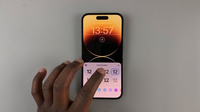 How To Change The Lock Screen Font On iPhone 14 / iPhone 14 Pro смотреть онлайн