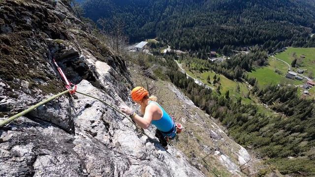 Le Fantôme de l'Opéra climbing in Barberine Aiguilles Rouges Chamonix Mont-Blanc смотреть онлайн