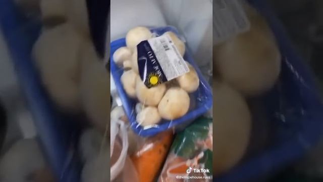 Чем питаются Хайп Хаус? Влог от Юльки Шпульки смотреть онлайн