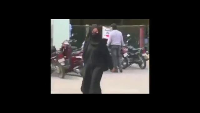 Brave Muslim Girl Entering her college wearing hijab through смотреть онлайн