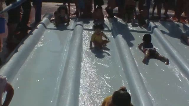 African Lion Safari - water park slide 2.MP4 смотреть онлайн