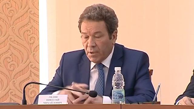 Глава администрации пришел в Думу смотреть онлайн