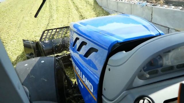 New Holland T7.290 HD a l'ensilage en France! смотреть онлайн