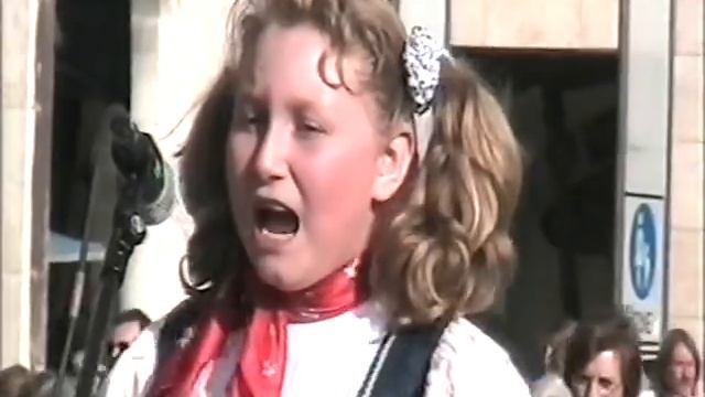 Children singing and dancing (3) смотреть онлайн