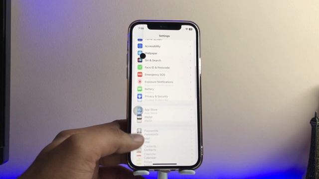 How to Flip selfie photos in iPhone IOS 16 смотреть онлайн