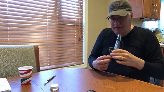 PUFFCO PEAK DAB OF THE DAY - STAY DISTRACTED GET AHEAD OF YOUR PAIN смотреть онлайн