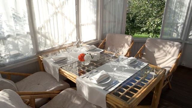 dining table near opened window empty glasses and plates смотреть онлайн