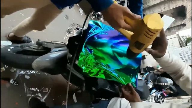 Pulsar RS 200 neo chrome tint film,Rainbow smoke vinyl on visar, automotive graphics смотреть онлайн